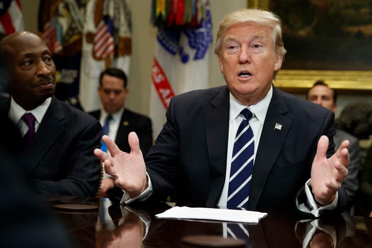 Præsident Donald Trumps beskyldninger mod det retssystemet og medierne i USA kan være en del af en strategi, der skal beskytte ham mod skyld, hvis der sker et angreb. Sådan lyder vurderingen fra lektor Niels Bjerre-Poulsen fra Center for Amerikanske Studier ved Syddansk Universitet. 