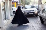 For at finde et billede af en kvinde i burka i arkivet må vi hele vejen til Tehran, Irans hovedstad (arkivfoto fra 2013). 