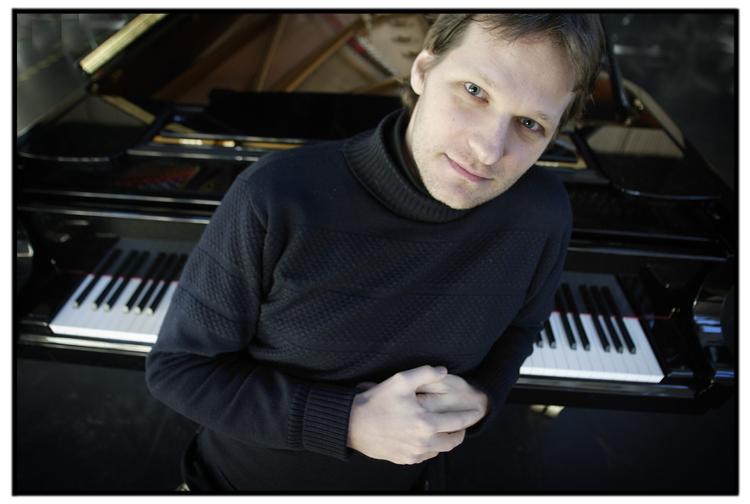 Jazzpianisten Nikolaj Hess er den yngste af tre jazz-brødre, og selv om han kun er 36 år gammel, har han sat sig præg på det danske jazzmiljø i 15 år.   