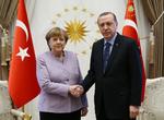 Tyrkiets præsident Erdogan tog i dag i mod Angela Merkel i sit præsidentpalads i Ankara.  