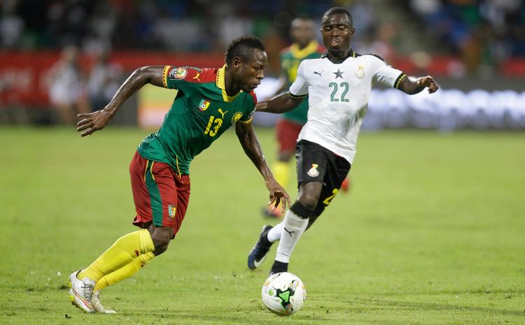Christian  Bassogog (tv.) har fået et stort gennembrud i Gabon. Hans kontrakt med AaB løber til 2020 