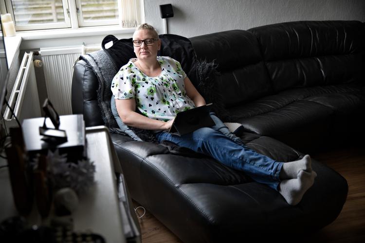 Tenna Skjolddan var i  ressourceforløb som selskabspapegøje på et plejehjem, inden hun blev tilkendt førtidspension. Det er ikke i orden mener LO, som mener, at det blevet for svært at få førtidspension. 