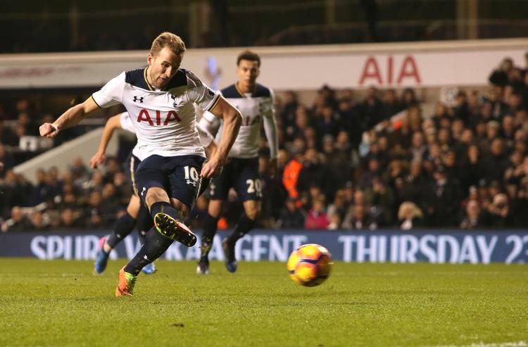 Harry Kane scorer Tottenhams eneste mål på straffespark.  