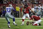 Morten Andersen bruger her sin usædvanlige benstyrke i kamp mod Dallas Cowboys i 2006. Den danske kicker er i nat blevet optaget i Hall of Fame.  