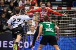 Tibor Ivanisevic, målmanden i rødt, var den helt store spiller i pokalfinalen. Den blev vundet af Skjern 27-20. Her bliver han dog passeret på straffekast af BSVs Kristian Klitgaard. 