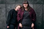 Komiker Sofie Hagen (til højre) og sygeplejerske Andrea Storgaard Brok har startet bevægelsen FedFront for at gøre op med samfundets syn på tykke mennesker. 