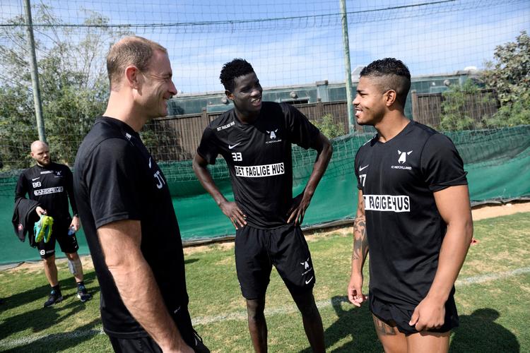 Træner Jess Thorup (tv) skal bestemme, om Paul Onuachu eller Bruninho (th) skal være førsteangriber på FCM-holdet Foto: Tariq Mikkel Khan

Cheftræner Jes Thorup, Paul Onuachu og Bruninho.



 