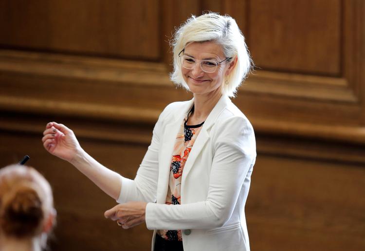 Udviklingsminister Ulla Tørnæs (V) har taget initiativ til et brev til EU-kommissionen, hvori hun opfordrer til at øge støtten til organisationers arbejde med abort i udviklingslande. 