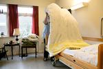Overarbejde er udbredt blandt mange af FOAs medlemmer, men de færreste indberetter det. 