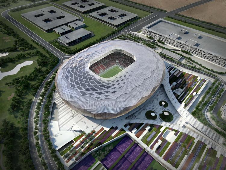 Det er VM-projekter i denne stil, der koster Qatar milliarder af kroner, men det er også en større udbygning af landets infrastruktur med jernbaner, lufthavne og hospitaler, der sluger enorme beløb.  