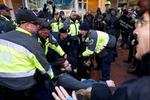 Politiet i Washington D.C. tilbageholdt demonstranter ved Præsident Trumps indsættelse 20. januar i år. Nu vil den samme politistyrke have adgang til de arresteredes Facebook-informationer - men Facebook stiller sig imellem. 