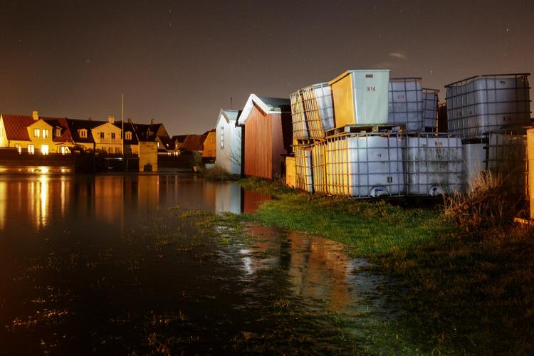 Oversvømmelsen 4. januar kom meget tæt på de gamle huse i Dragør.



 