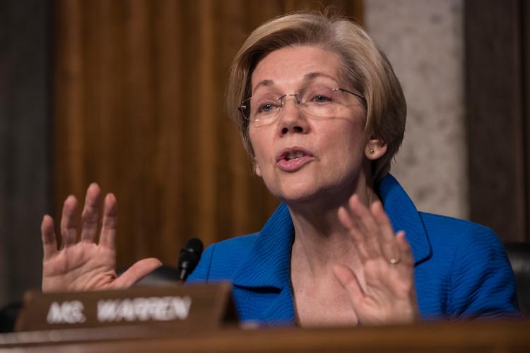 Den demokratiske senator Elizabeth Warren blev tirsdag udstyret med en regulær mundkurv, da hun læste passager op fra et brev skrevet af Martin Luther Kings kone, Coretta Scott King, i 1986. Brevet kritiserede republikaneren Jeff Sessions, der af Donald Trump er indstillet til at blive USA's justitsminister. 