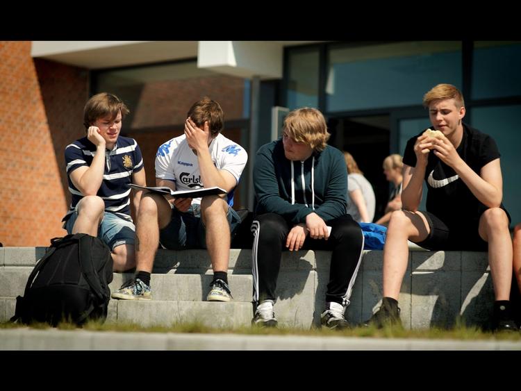 I Tv2-dokumentaren ’Drengene mod pigerne’ følger programmet en række danske gymnasieelever i 3.g på Brønderslev Gymnasium. Foto: Jeppe Svendsen/Tv2   