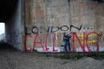 Den britiske graffiti kunstner Banksy var også forbi lejren og lave et værk. På et tidspunkt havde en af lejrens beboere sat et forhæng op foran den og tog penge for at vise den frem til turister og pressefolk. 