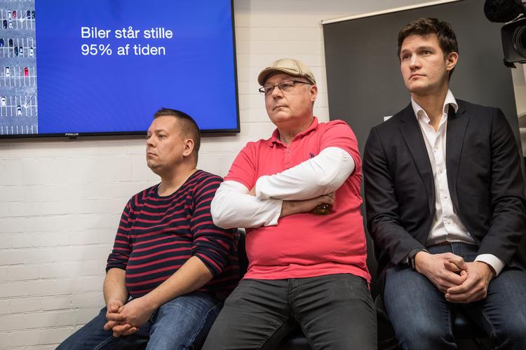 Uber Danmark holdt pressemøde i dag, efter at et stort flertal i Folketinget har vedtaget en ny taxalov. Fra venstre ses 
Nicolai Jørgensen (talsmand for Uber-Chaufførerne i DK),  chauffør Kim Hasbo, og Carl Edvard Endresen (Uber-direktør i Danmark og Norge). 