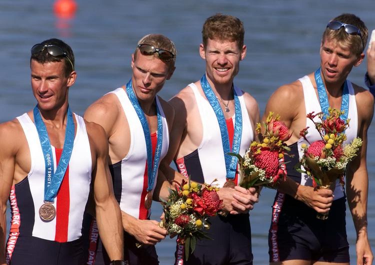 Victor Feddersen (tv.), Eskild Ebbesen, Thomas Ebert og Søren Madsen vandt bronze ved OL i 2000. Nu kæmper de sammen med en række tidligere roere for, at letvægtsfireren kan blive på det olympiske program. 
