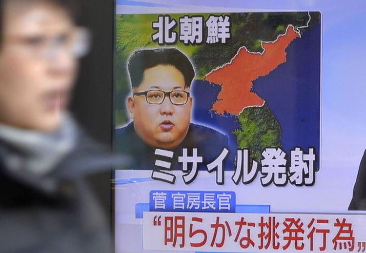 Mens Nordkoreas egne medier var tavse om  landets missiltest, fik den stor omtale i nabolandene, her i japansk tv.  