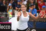 Julia Görges' kamp mod Coco Vandeweghe  måtte indstilles på grund af regn.   