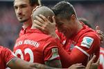 Bayerns Robert Lewandowski krammer holdkammerat Arturo Vidal. Den tyske stjernebesætning fra München bliver igen en seriøs udfordrer til titlen.   