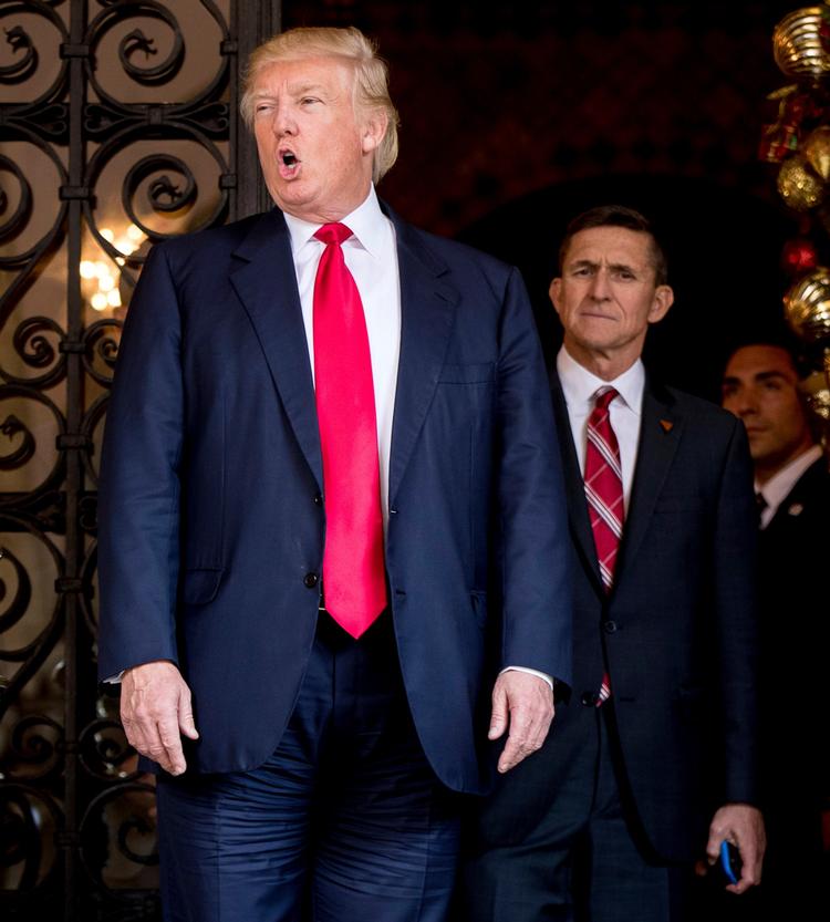 Den nu forhenværende nationale sikkerhedsrådgiver, Michael Flynn, kom i den varme stol efter afsløring af, at han har talt usandt om sin kontakt til den russiske ambassadør. 