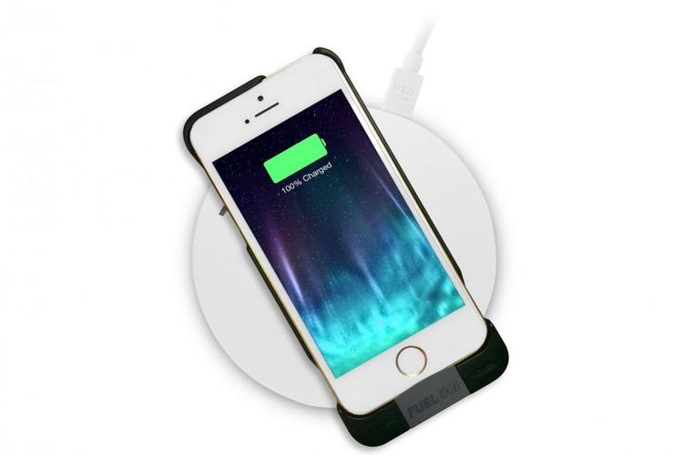 Hvis man vil lade sin iPhone op trådløst nu, skal man bruge ekstraudstyr som dette Fuel Ion-cover fra Patriot. Men den kommende luksus-iPhone kan have trådløs opladning indbygget. 