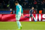 Det andet mål scorede Julian Draxler på et hurtigt opløb, efter PSG havde pillet bolden fra Lionel Messi midt på banen. 