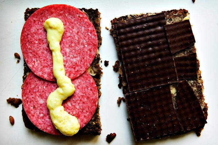 Når ansatte i DR fremover skal nyde rugbrød og remoulade, er det fortsat under en lønnet pause. 