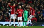Zlatan Ibrahimovic triumferer ved 1-0, men svenskeren var egentlig ganske heldig med at blive noteret for den træffer efter et sløjt frispark.  