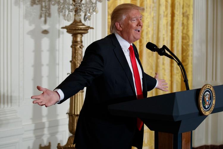 Donald Trump afholdt i går et 77 minutter langt pressemøde i Det Hvide Hus' østfløj.  