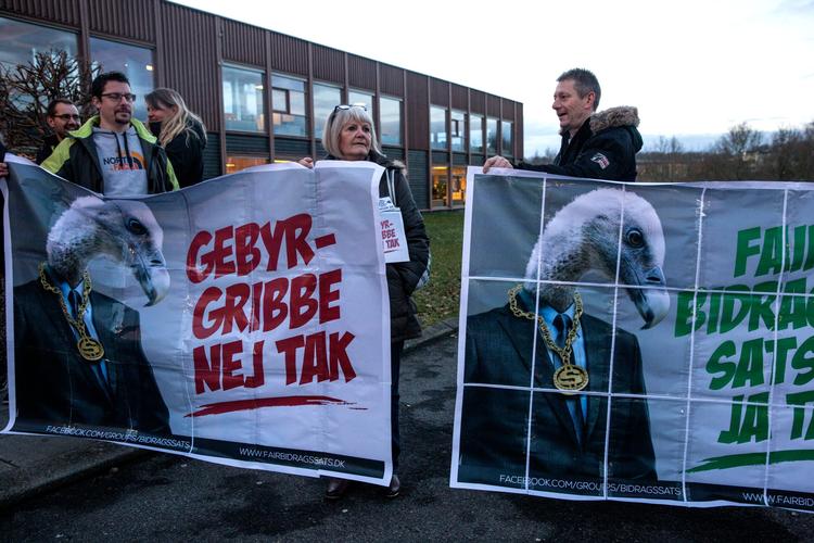 Det udløste voldsomme protester og en regulær shitstorm på de sociale medier, da Nykredits datterselskab Totalkredit sidste år hævede lånegebyrer og bidrag.  