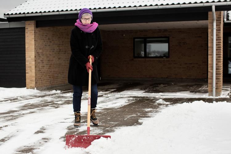 Helle Tirsgaard er syg af kræft på femte år. Hun har undervejs kæmpet med skyld over egen situation og hvad hun skulle stille op med den skyldfølelse. 