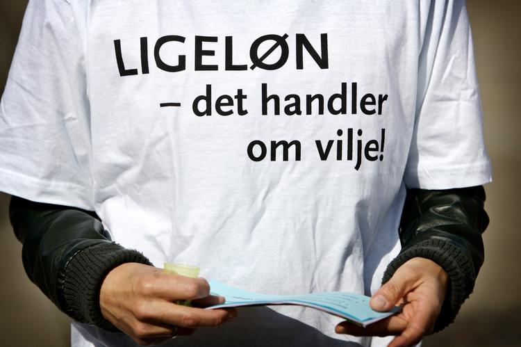 Ifølge ny undersøgelse halter kvindelige skuespillere voldsomt bag mændene, når det kommer til løn. 