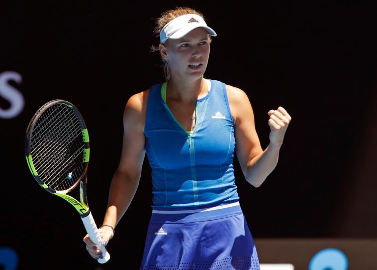 Det har været en lidt kaotisk uge i Doha for Caroline Wozniacki og kollegerne, men danskeren er nu fremme i lørdagens finale.  