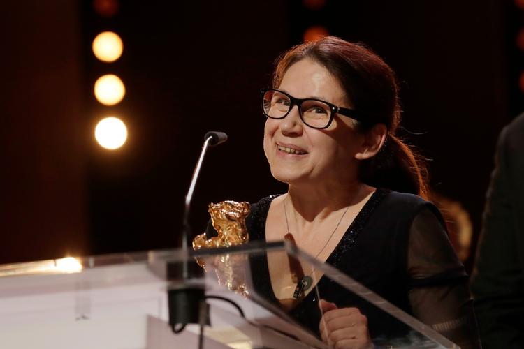 Ildiko Enyedi giver sin takketale til Berlinalen. 