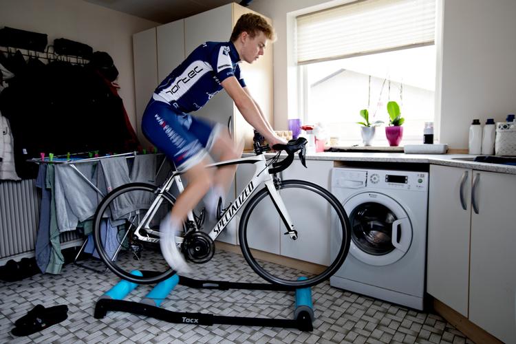 Niklas Larsen er en del af det danske 4000-meter hold i banecykling. Her er han i forbindelse med Poltikens interview med ham, da han sidste år var nomineret som Årets Fund. Arkivfoto. 