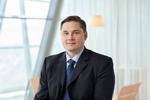 Overlevelse. Som administrerende direktør for Postnord Danmark er det Peter Kjær Jensens opgave at gøre de røde tal på bundlinjen sorte i takt med, at den digitale udvikling med e-boks og facebook saboterer den gamle postforretning. 