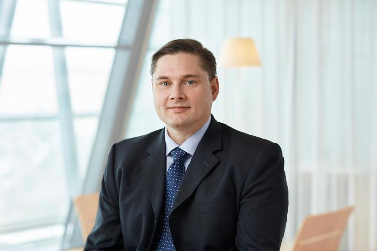 Overlevelse. Som administrerende direktør for Postnord Danmark er det Peter Kjær Jensens opgave at gøre de røde tal på bundlinjen sorte i takt med, at den digitale udvikling med e-boks og facebook saboterer den gamle postforretning. 