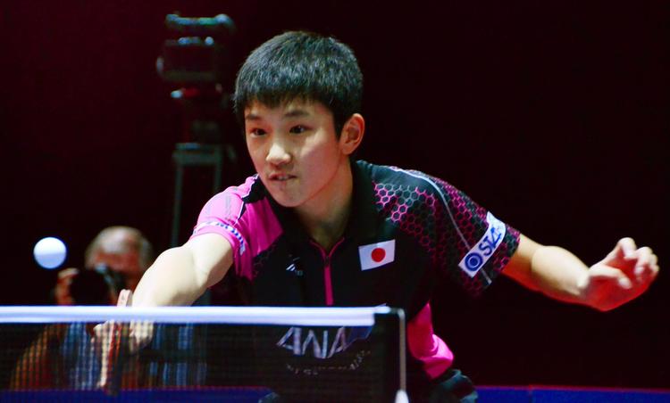 Tomokazu Harimoto er vant til at spille bordtennis mod langt ældre modstandere. I dag mødte han en tysker, der var mere end dobbelt så gammel. 