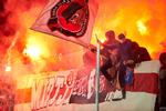 Det flammede både på og udenfor banen da de midtjyske rivaler mødtes i Herning. 