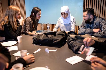 Siden efteråret har Gammel Hellerup Gymnasium samarbejdet med Venligboerne om at afholde lektiecafeer og sportsarrangementer, hvor de unge kan mødes og møde hinandens kultur. 