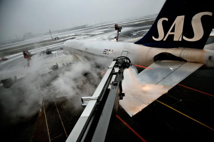 SAS mener, at afgifterne i Københavns lufthavn er for høje. Lufthavnen mener, at de ligger i den billigste tredjedel i Europa. 