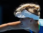 Efter finalen lørdag i Doha kunne Caroline Wozniacki mandag åbne turneringen i Dubai med en sejr over Daria Kasatkina fra Rusland. 