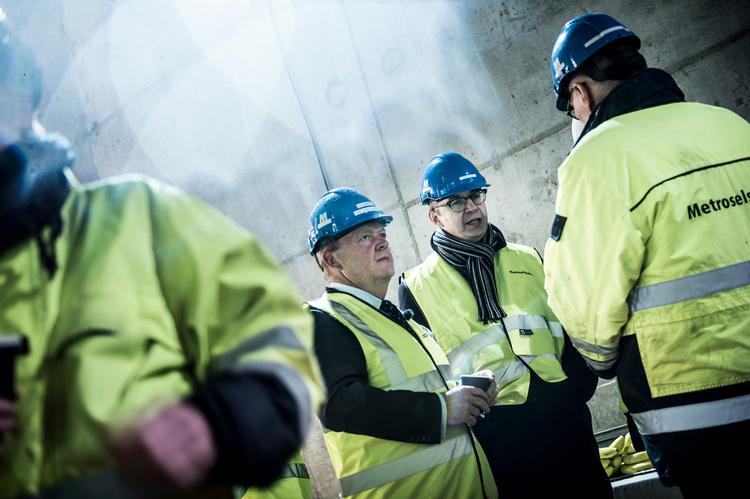 Statsminister Lars Løkke Rasmussen samt en del tunnelborebisser deltog i markeringen af, at tunneboremaskinerne nu er færdige med arbejdet på den nye metro i København, Cityringen. 
