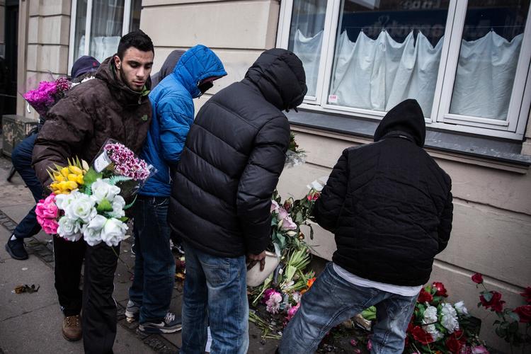 En kendt salafist skal i dag i retten for blandt andet at kalde terroristen Omar el-Hussein en helt. Han var en af dem, der i februar 2015 fjernede blomsterne fra Svanevej i København, hvor Omar el-Hussein døde under en skudveksling med politiet. Det var en uislamisk skik, mente de. 