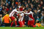 Radamel Falcao scorede to mål og brændte et straffespark, men Monaco blev kvast de sidste 20 minutter. 