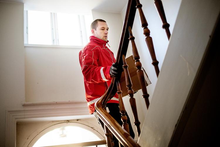 Efter endnu et stort underskud skal partierne til krisemøde hos transportminister Ole Birk Olesen (LA) om postens fremtid. 