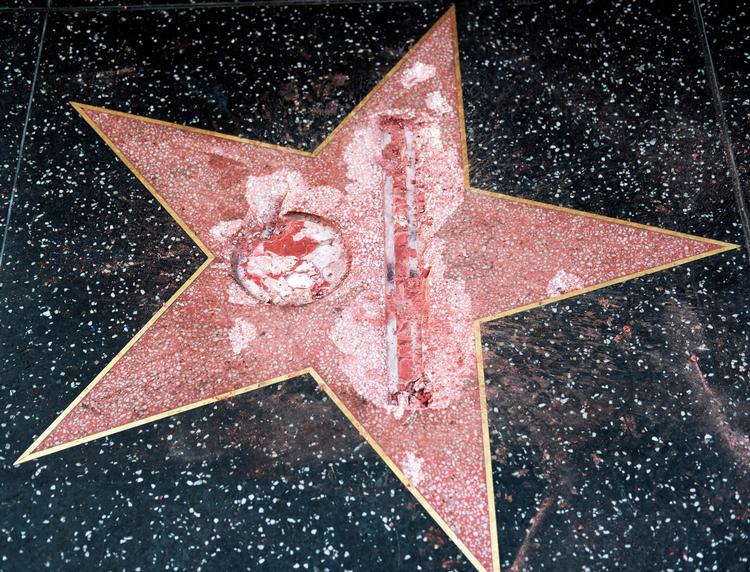 Oktober sidste år blev Donald Trumps stjerne på ' Hollywood walf og Fame'. Tirsdag fik hærværksmanden en betinget dom på tre år.  