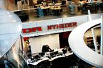 Licens finansierer blandt andet DR. Danmarks Radios nyhedsstudie i DR Byen i Ørestaden. 
