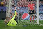 Kasper Schmeichel var Leicesters bedste, da det blev til et brugbart nederlag i Sevilla. 